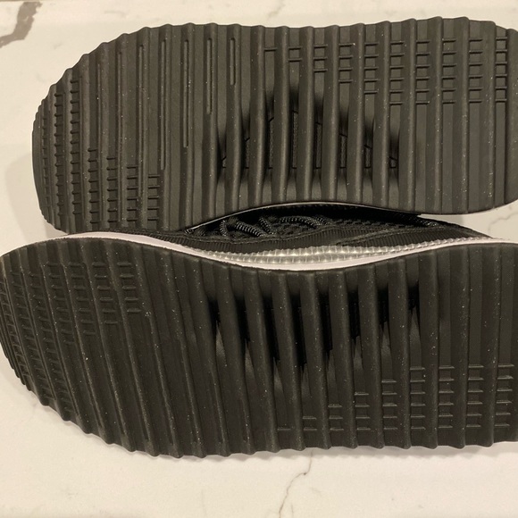 EUC Puma Black Soft Foam Athletic Shoes/Sneakers, 7.5 - Picture 7 of 8